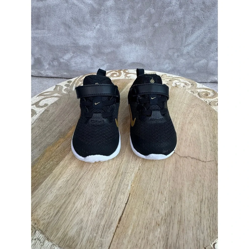 Nike Kids Black Gold Logo Athletic Shoes Size 5C‎ Toddler Sneakers Hook Loop